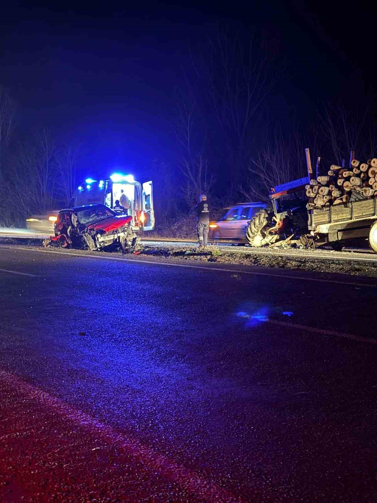 Kastamonu&rsquo;da cip ile trakt&ouml;r &ccedil;arpıştı: 3 yaralı
