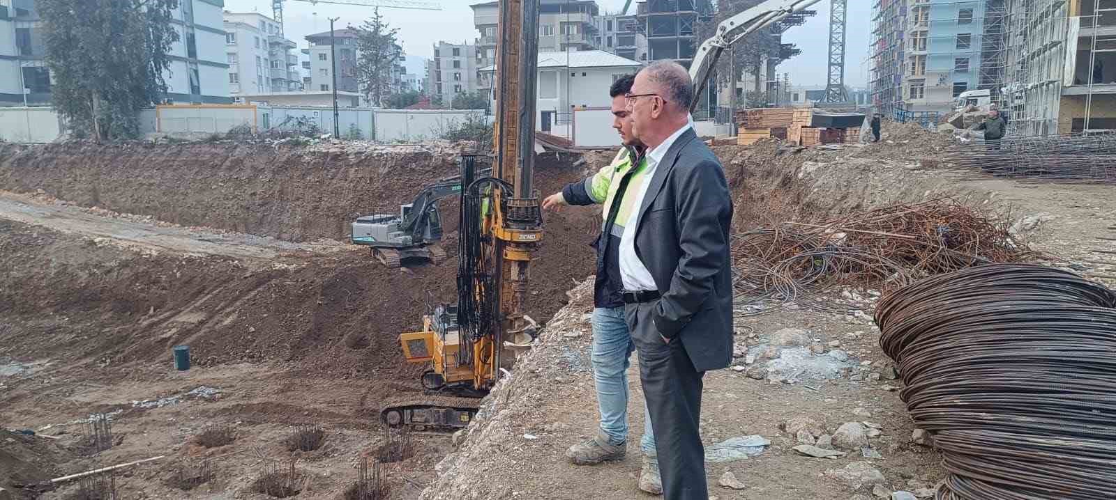 Antakya Belediyesi&rsquo;nin yeni hizmet binası y&uuml;kseliyor
