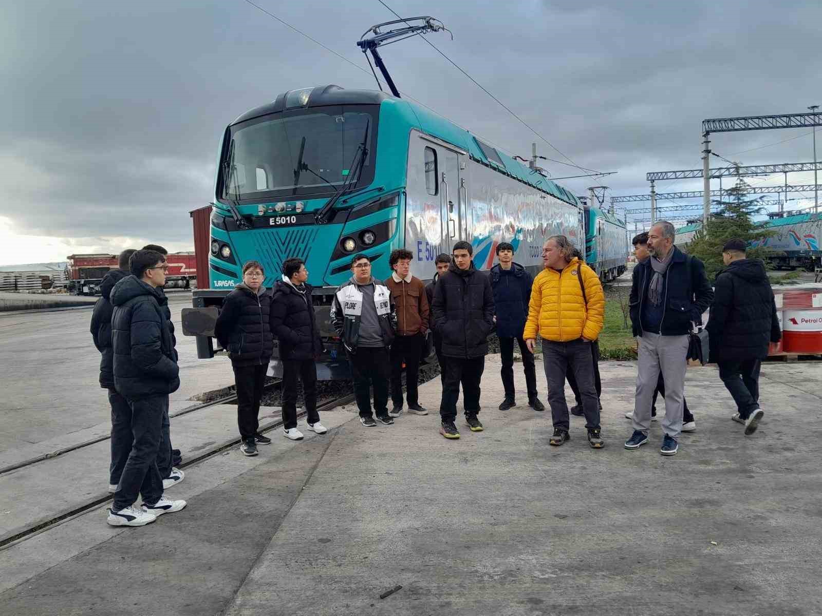Lise öğrencilerden yerli üretime teknoloji odaklı ziyaret
