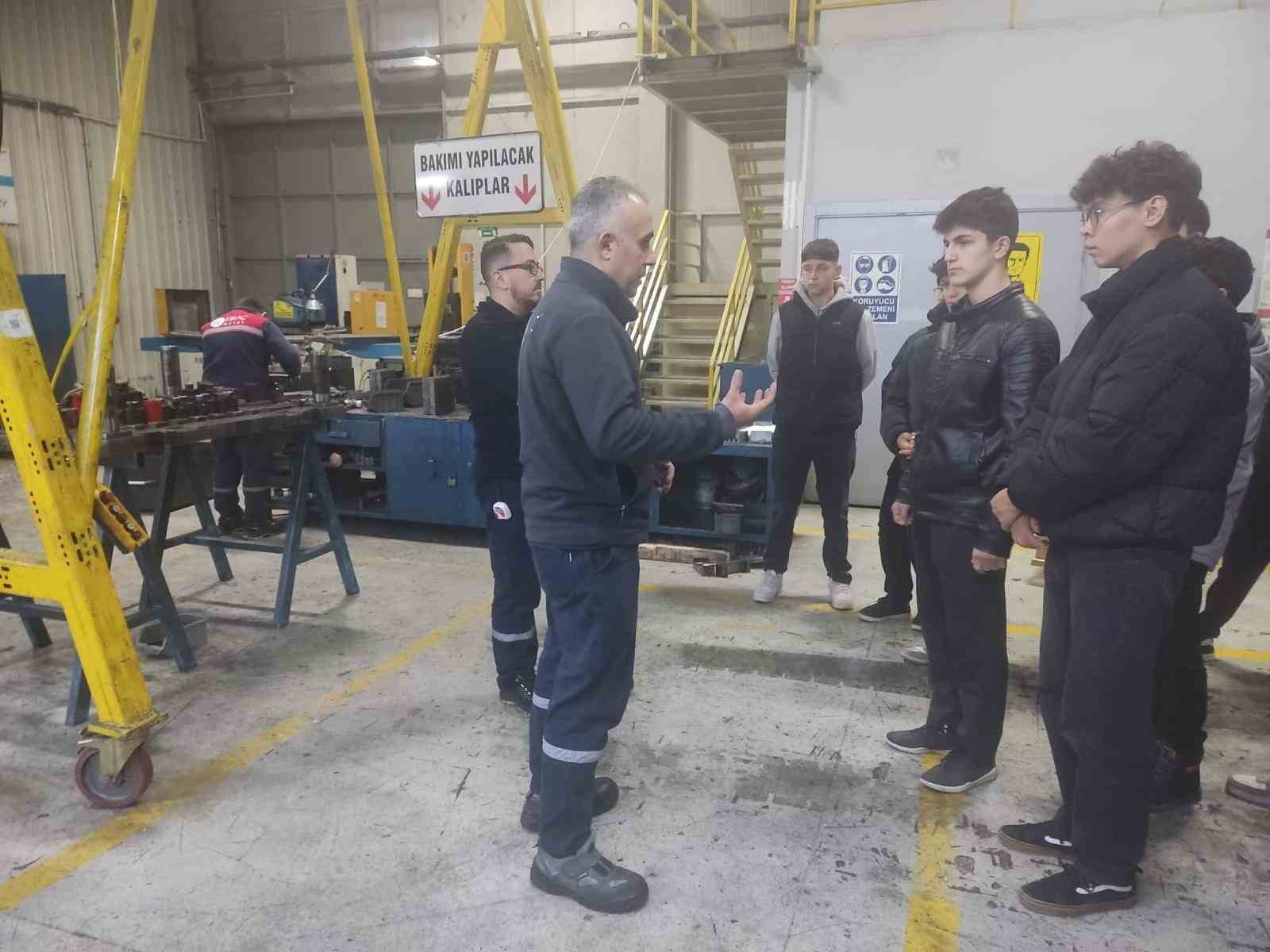 Lise &ouml;ğrencilerden yerli &uuml;retime teknoloji odaklı ziyaret
