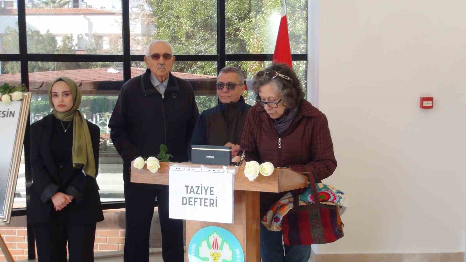 &Ouml;zg&uuml;r &Ouml;zel, G&uuml;lşah Durbay&rsquo;ın 3. g&uuml;n taziyesine katıldı
