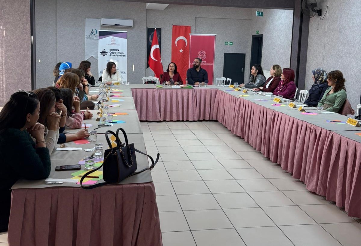 "Felsefe ve Düşünce Akademisi" atölyesi gerçekleştirildi