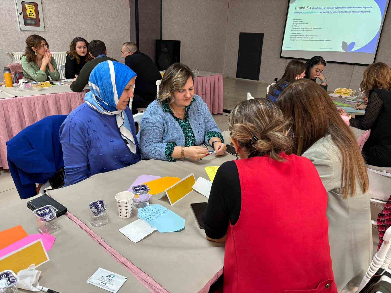 "Felsefe ve D&uuml;ş&uuml;nce Akademisi" at&ouml;lyesi ger&ccedil;ekleştirildi
