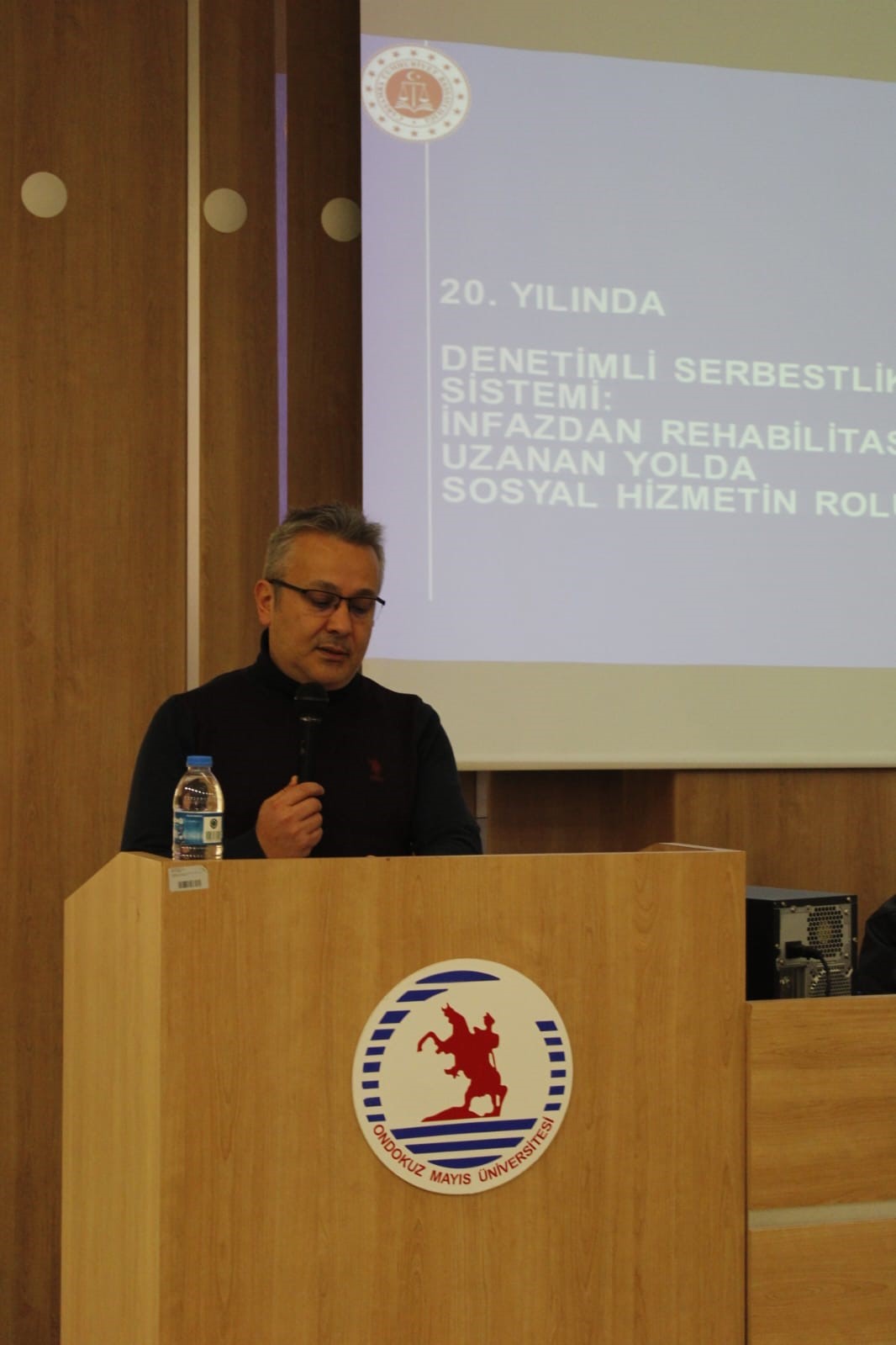 OM&Uuml;&rsquo;de "Denetimli Serbestlik Sistemi" paneli: Denetimden rehabilitasyona sosyal hizmet vurgusu
