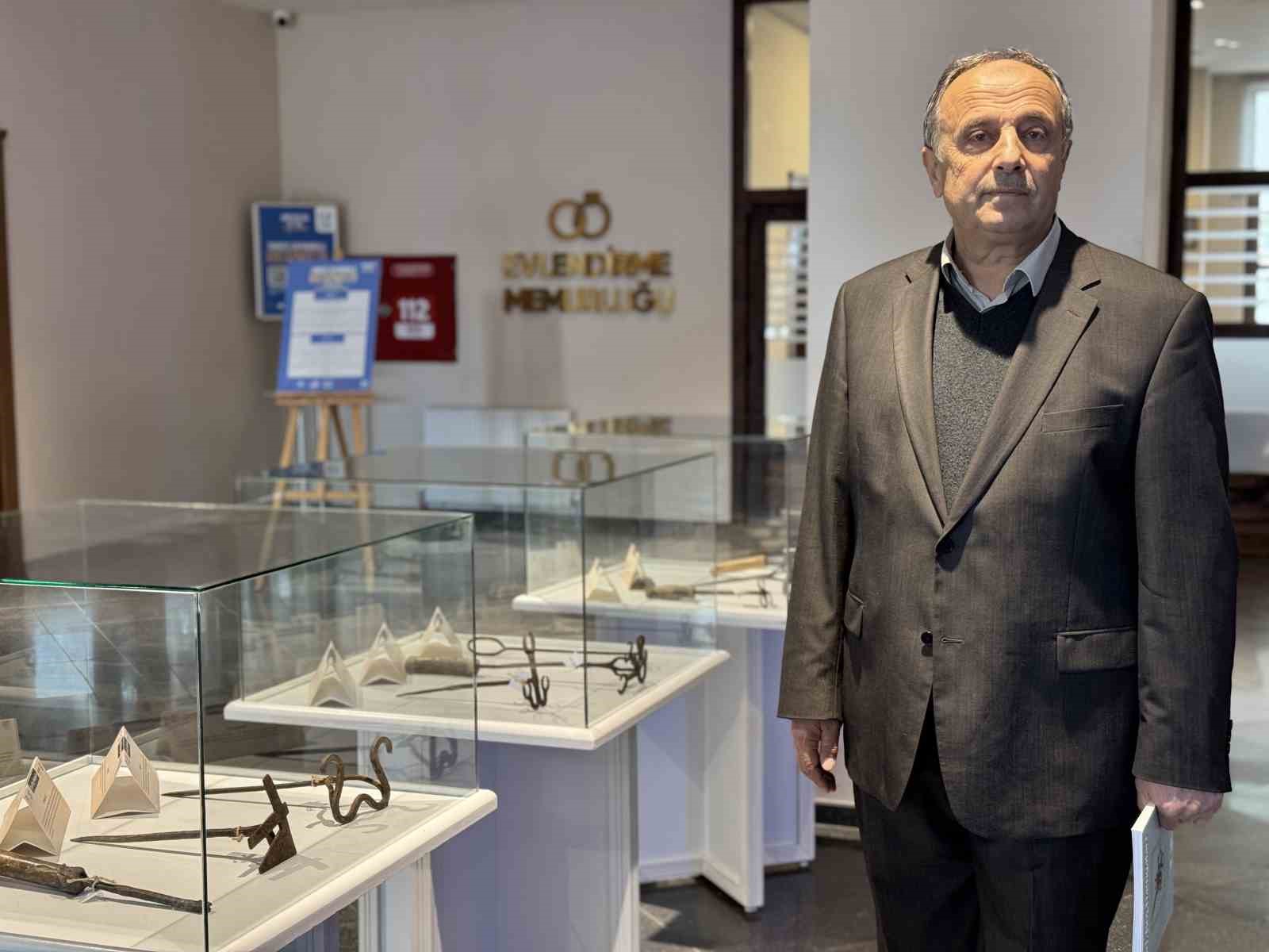 40 yılda biriktirdiği T&uuml;rk boy damgaları Safranbolu&rsquo;da sergiledi
