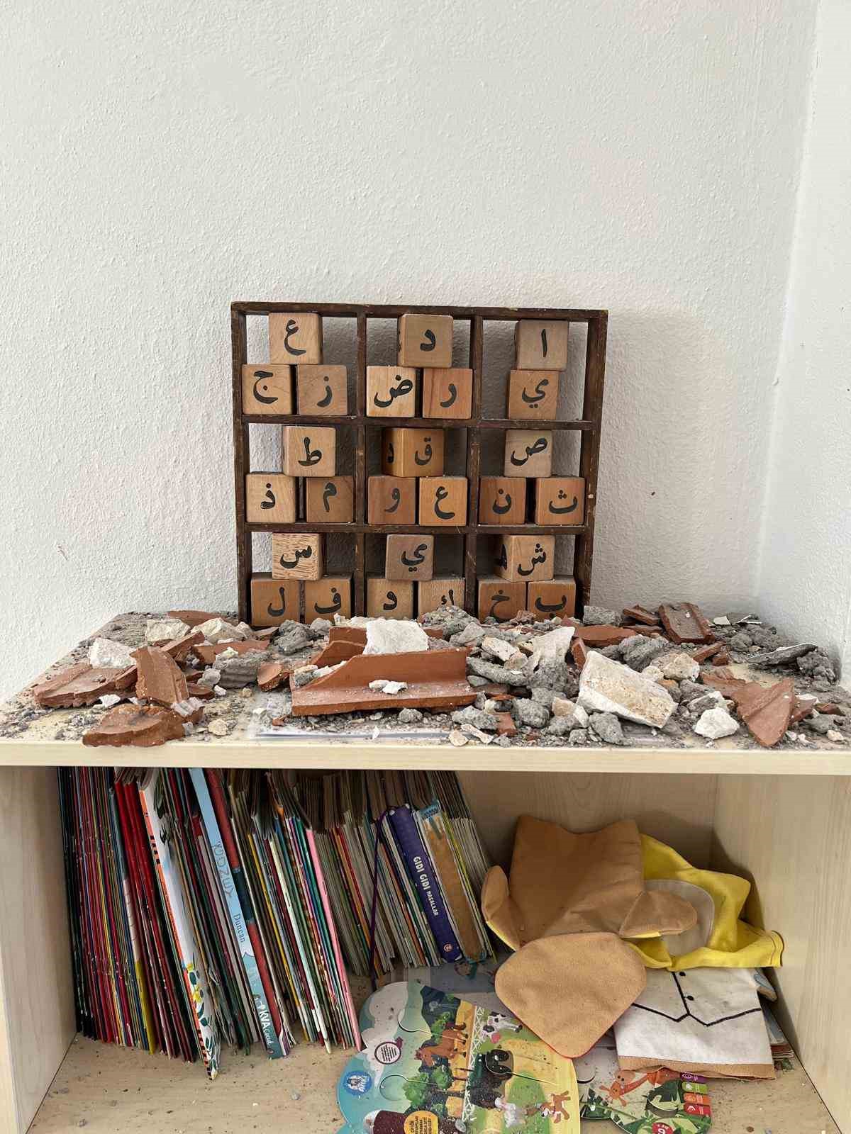 Sabah y&uuml;r&uuml;y&uuml;ş&uuml;nde yolun kaydığını farkeden yaşlı kadın 31 &ouml;ğrencinin hayatını kurtardı
