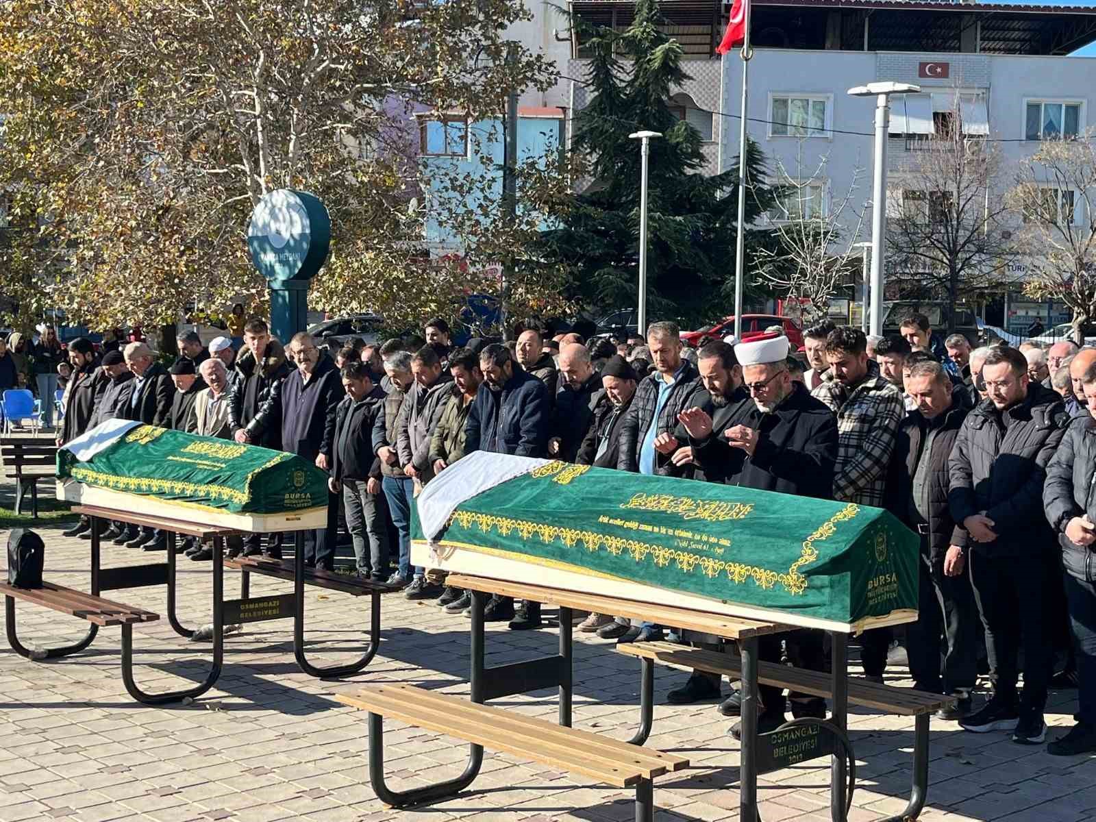 Öldürüp intihar etmişti, kızıyla yanyana toprağa verildi