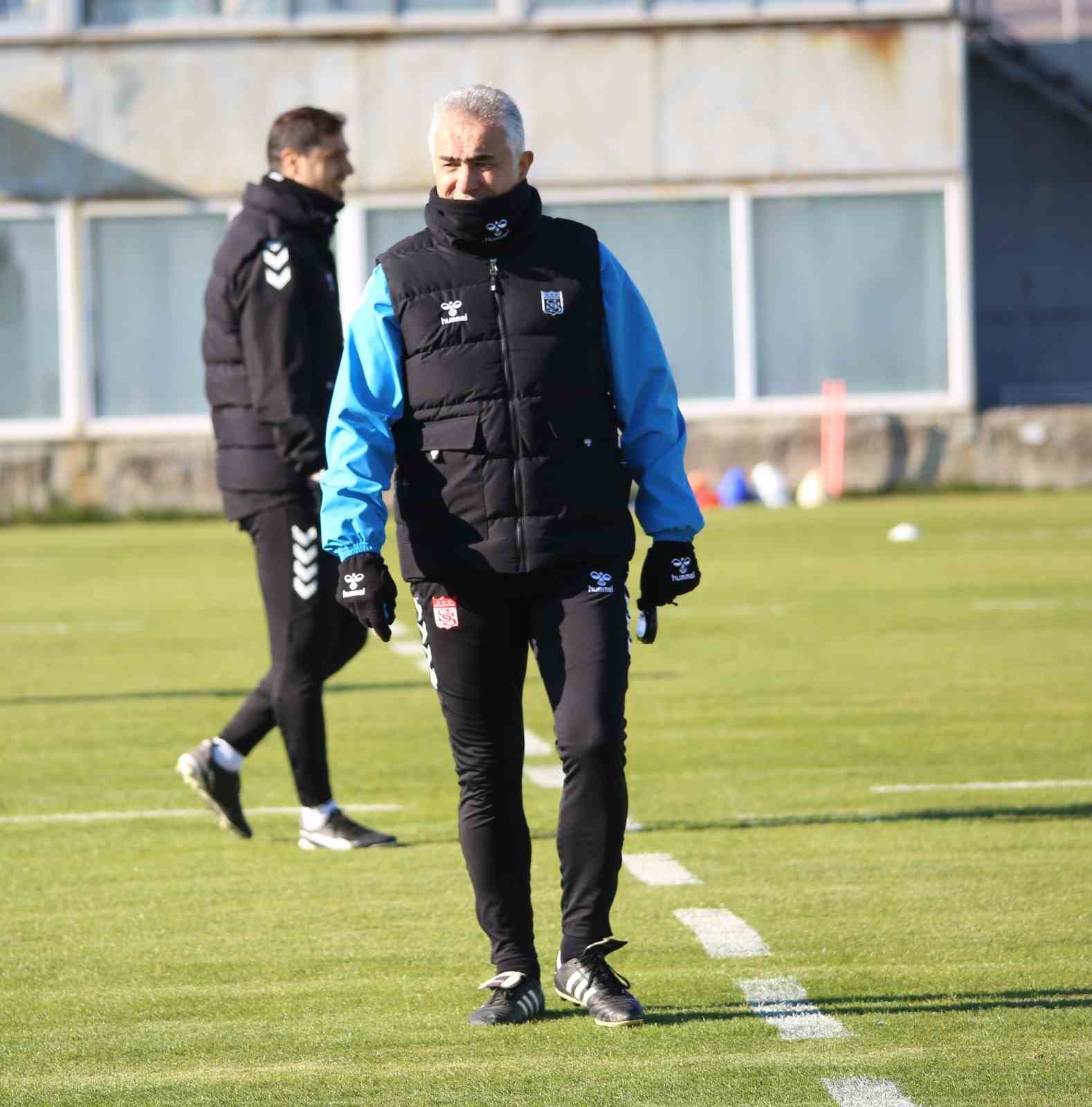 Mehmet Altıparmak: "Transfer dedikodularına inanmayın"
