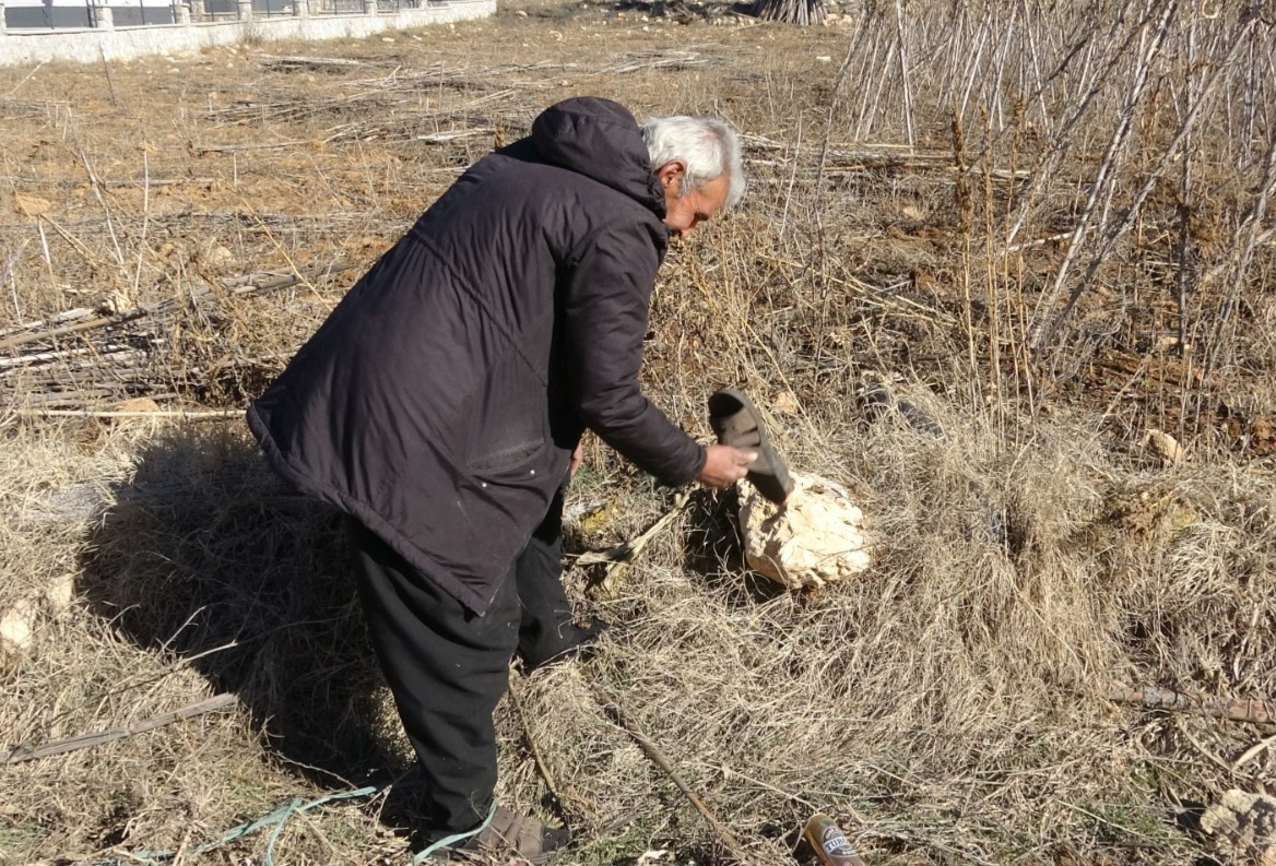 Çamurlu ayakkabısını çıkarıp markette alışveriş yapmıştı: "Yine olsa yine yaparım"