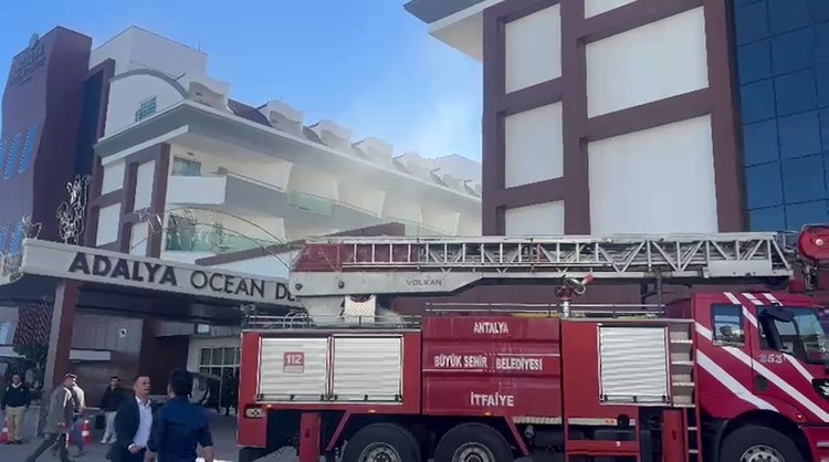 Antalya&rsquo;da 5 yıldızlı oteldeki yangın korkuttu
