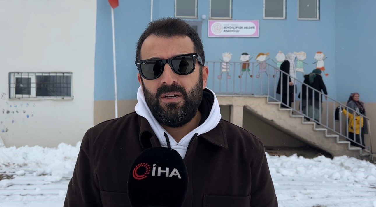 Cilo Dağı eteklerindeki okula zeka oyunu seti ile kırtasiye malzemesi hediye edildi
