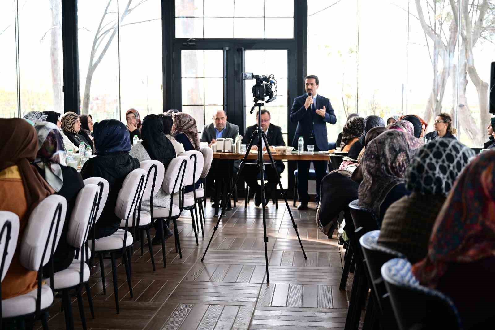 Başkan Taşkın, AK Parti Kadın Kolları Mahalle Başkanları toplantısına katıldı