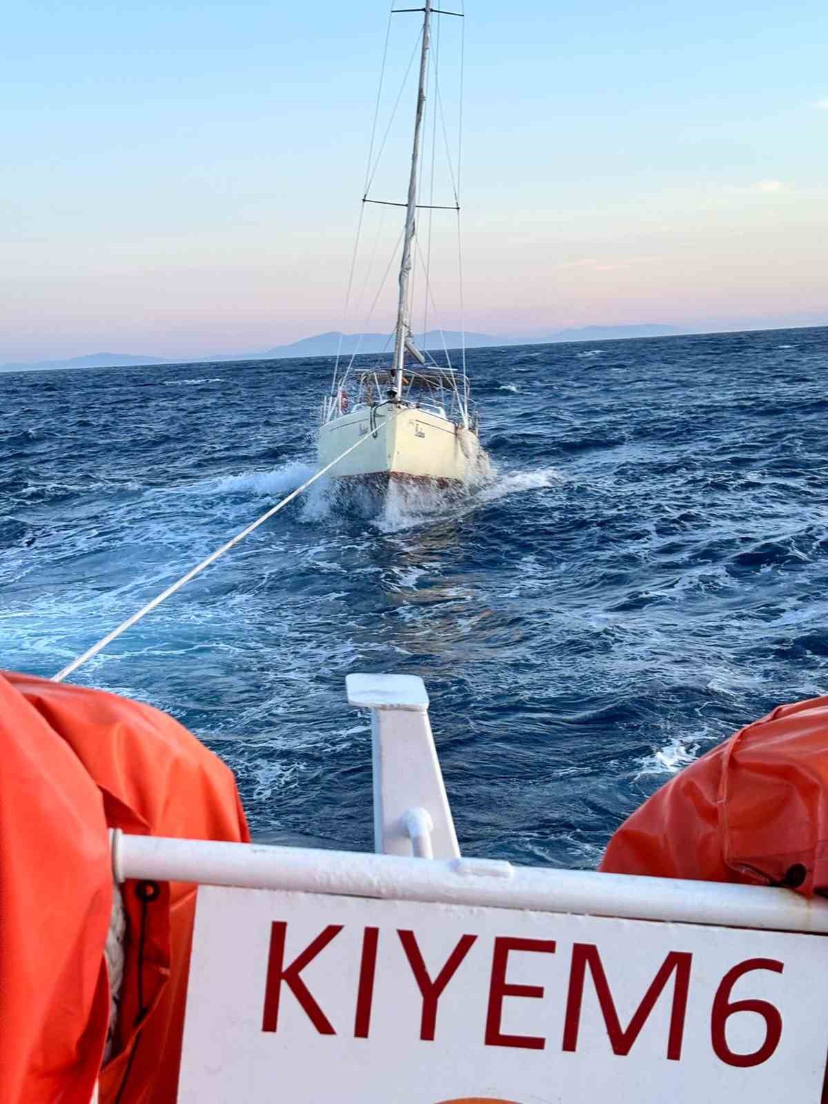 Datça açıklarında sürüklenen yelkenli tekne kurtarıldı