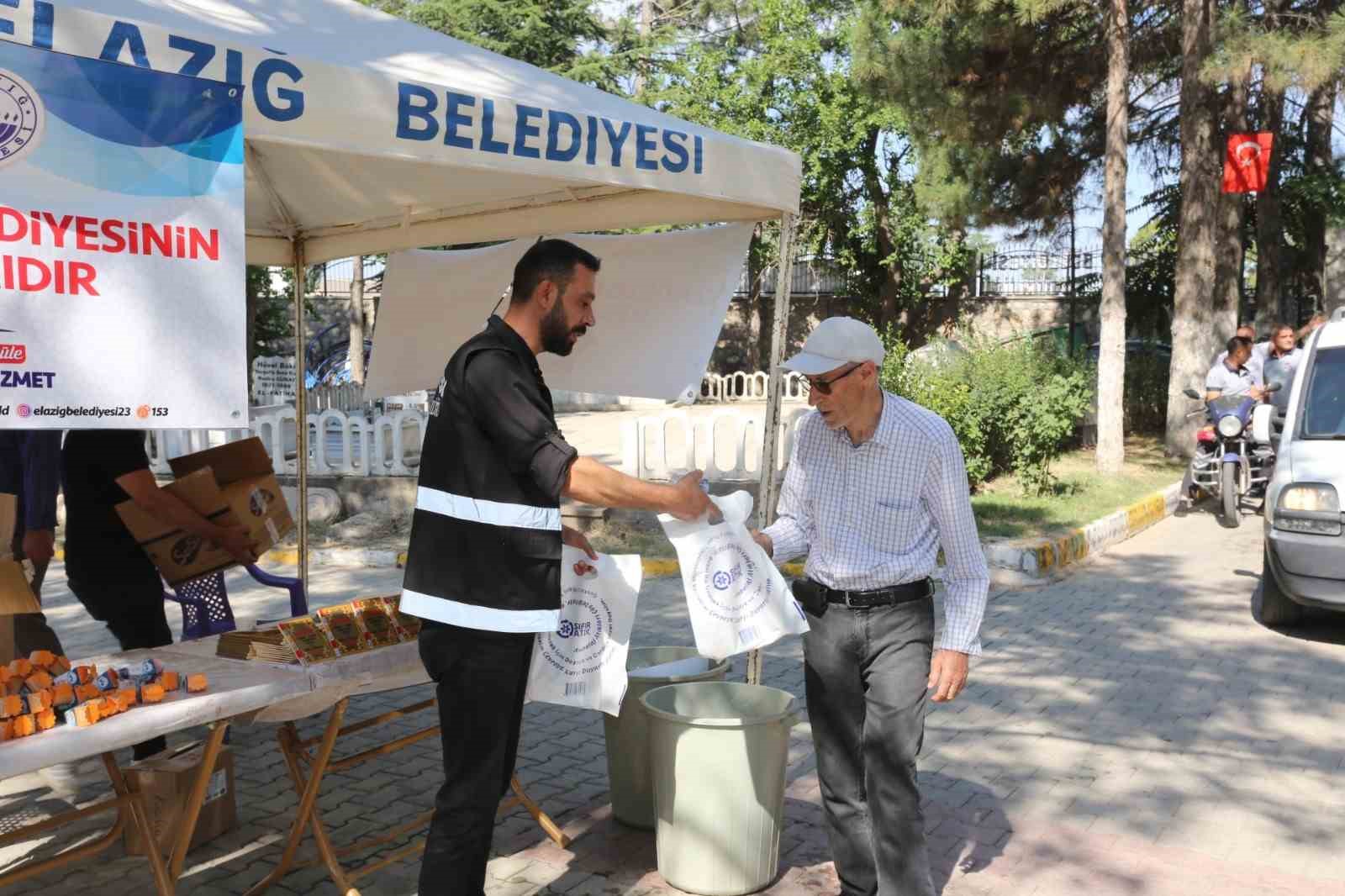 Elazığ  Belediyesi, sosyal belediyecilikte  &ouml;rnek olmaya  devam ediyor

