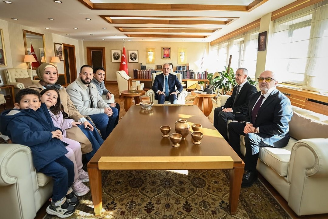 Bakan Ersoy: "Rajab’ın ailesiyle Bakanlığımızda bir araya gelerek, ardından birlikte Cumhurbaşkanımız Erdoğan’ı ziyaret ettik"