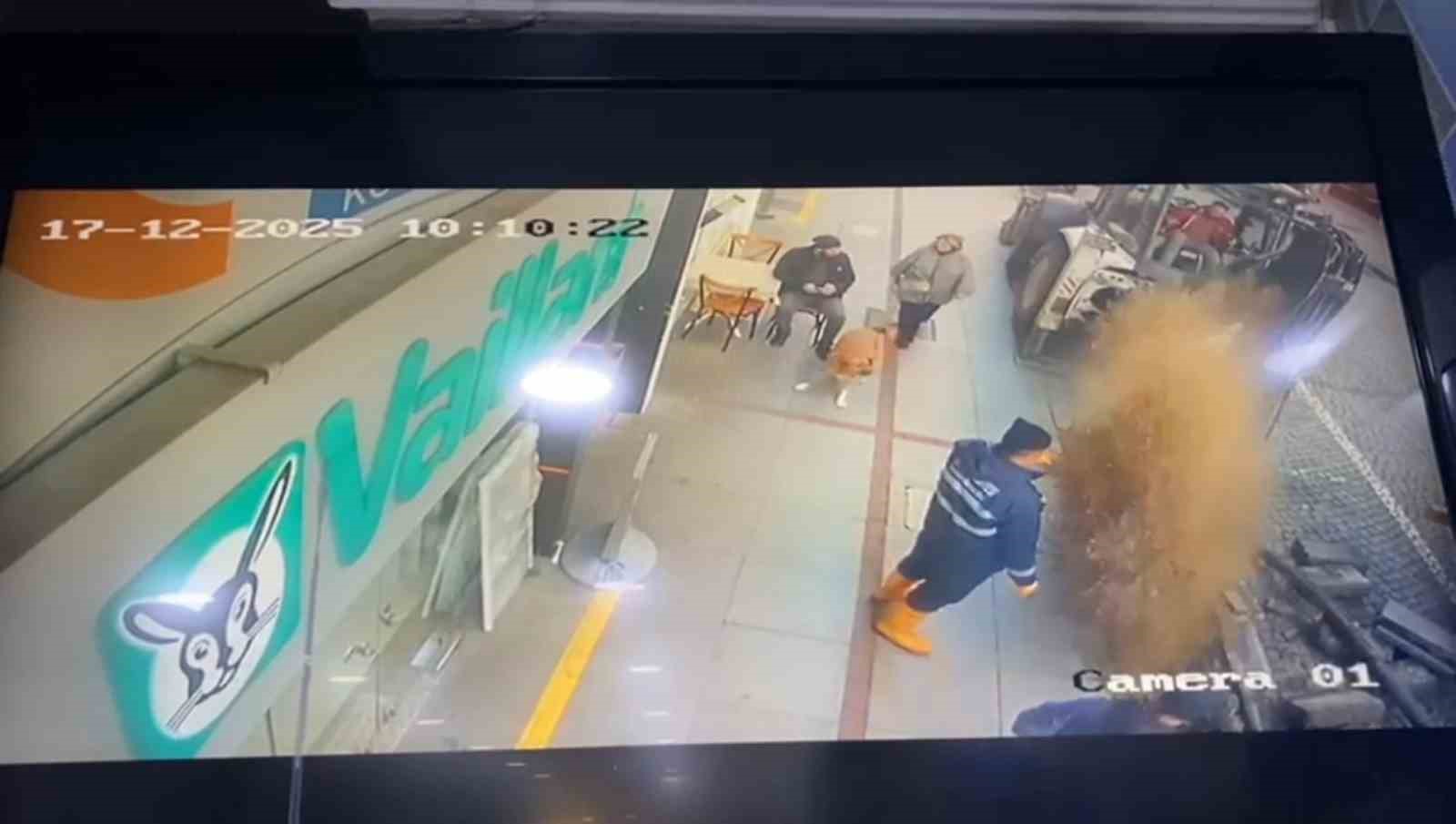 İshale hattı patlayınca tazyikli su etrafa saçıldı