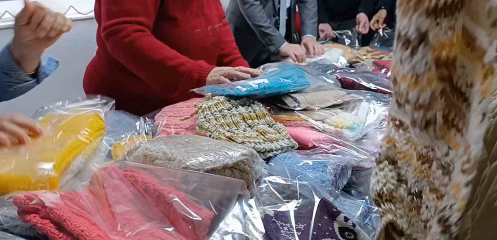 Sakaryalı kadınlar elleriyle iyilik örüyor