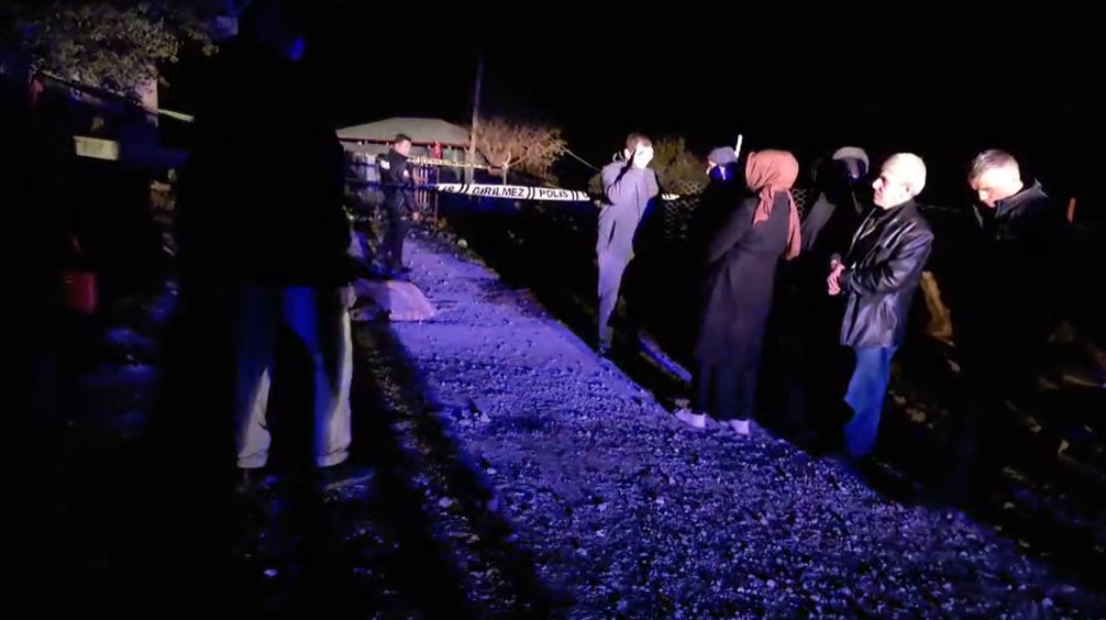 T&uuml;rkiye onu yoldan ge&ccedil;enlere bah&ccedil;esinden ikram ettiği meyvelerle tanıdı, bug&uuml;n acı haber geldi
