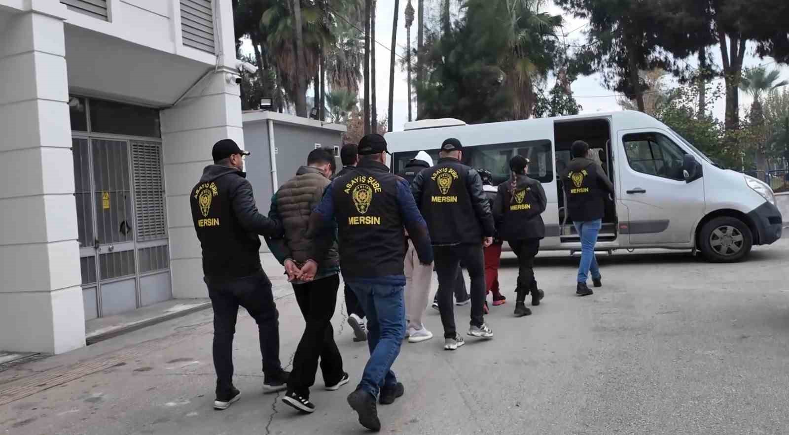 Yabancıların pasaportlarına el koyup fuhuş yaptıran şebeke çökertildi: 3 tutuklama