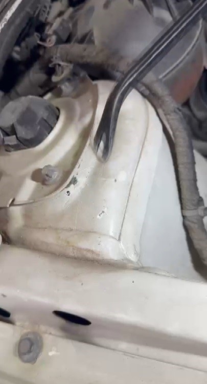 Hava yastıkları silikonlu, 11 değişik parçayla toplanan otomobil pes dedirtti