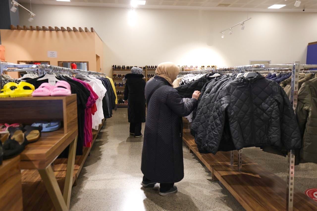 Ümraniye’de sosyal dayanışmanın güçlü adresi: "Gönülden Gönüle Giyim Mağazası"
