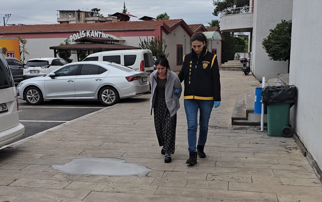 Adana’da kadın hırsızlar 670 bin TL’lik altın çaldı, biri yakalanıp tutuklandı
