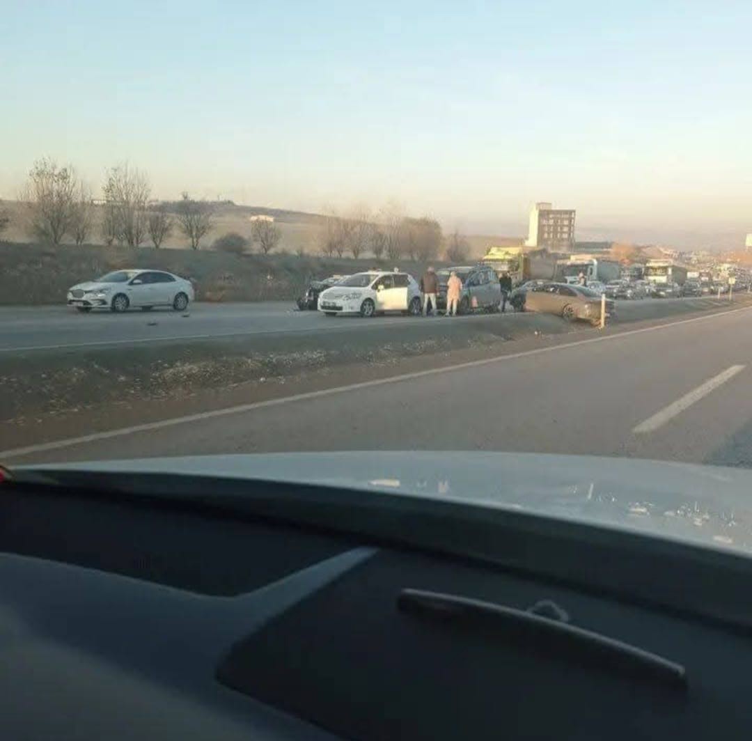 Elmadağ’da zincirleme kaza: 4 yaralı