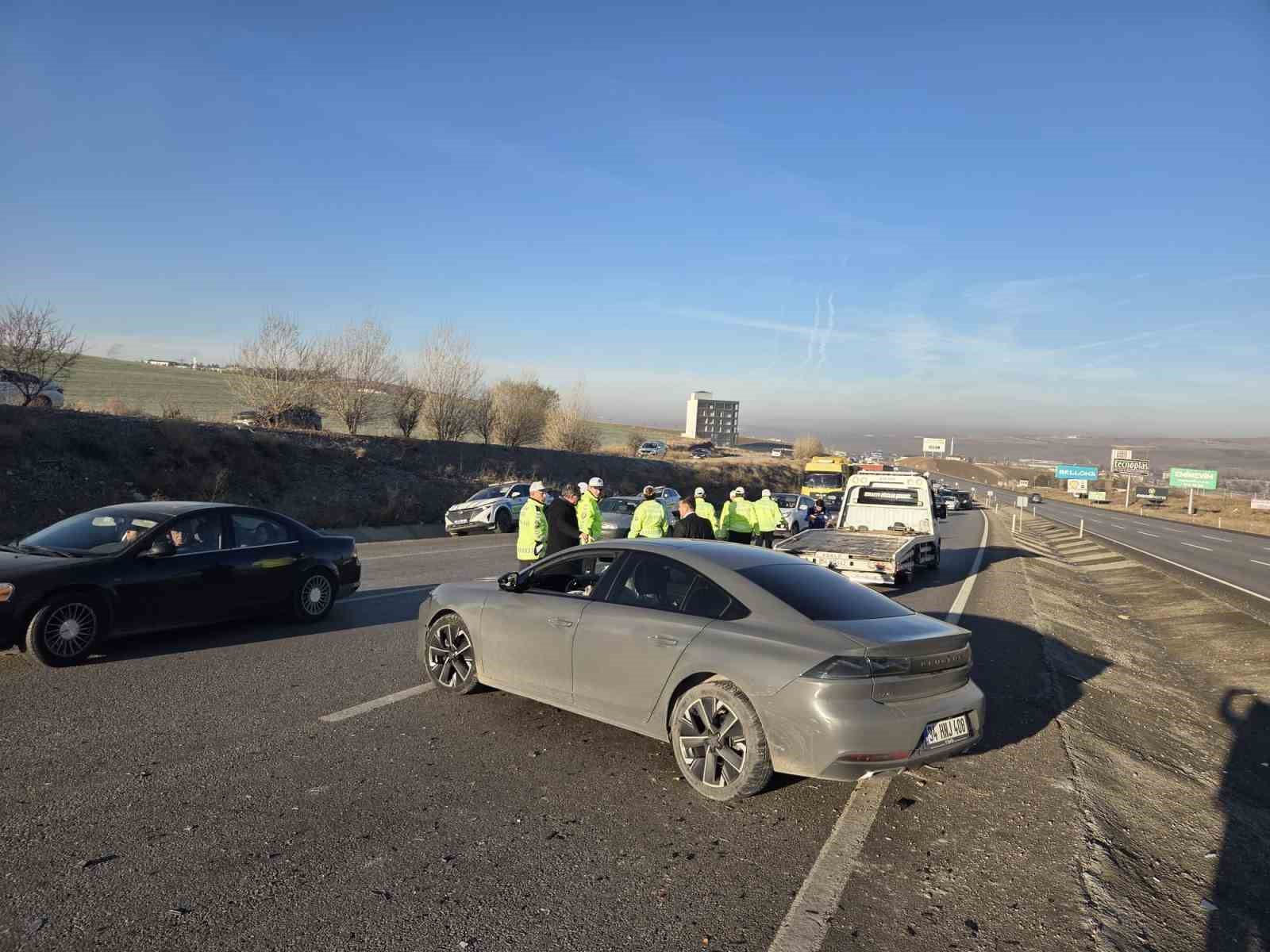 Elmadağ’da zincirleme kaza: 4 yaralı