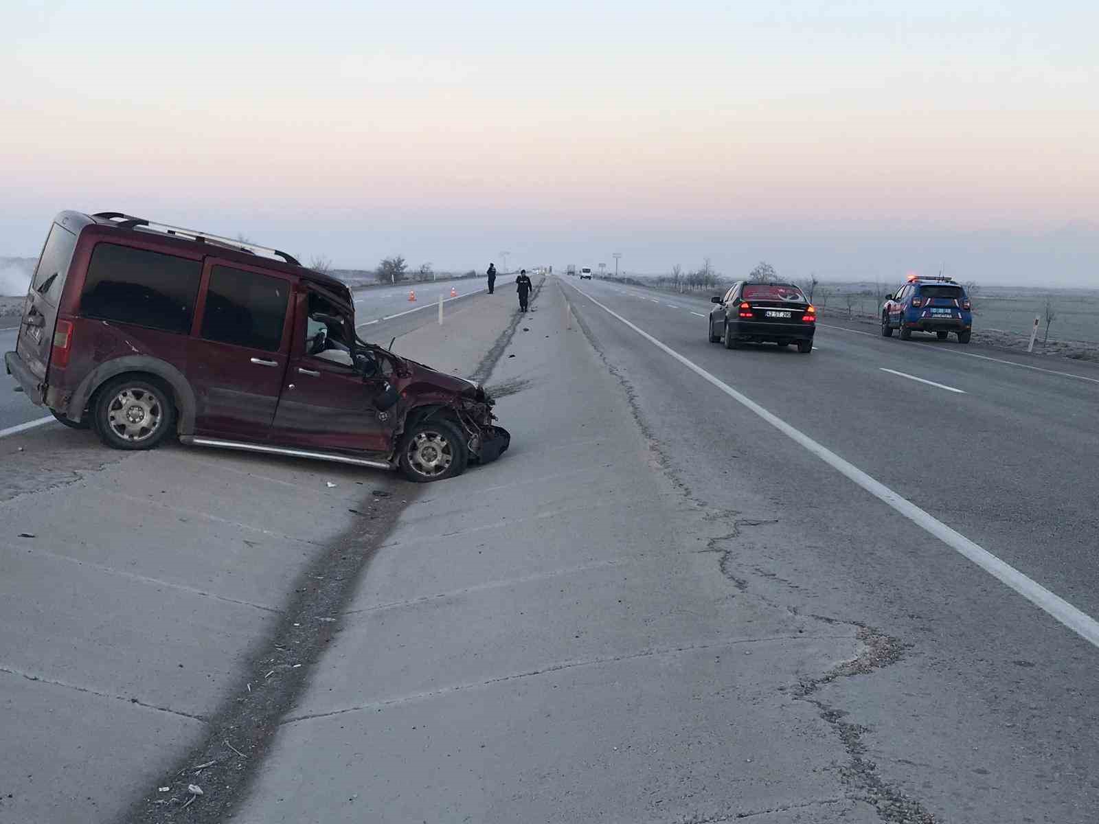 Konya&rsquo;da hafif ticari ara&ccedil; takla attı: 1 yaralı
