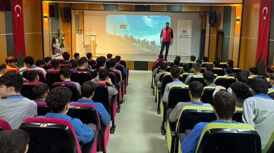 Meslek lisesi öğrencileri bağımlılıkla mücadele konusunda bilgilendirildi