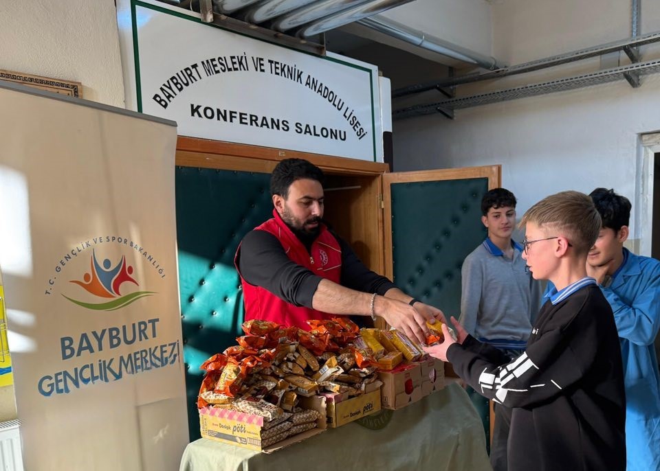 Meslek lisesi öğrencileri bağımlılıkla mücadele konusunda bilgilendirildi