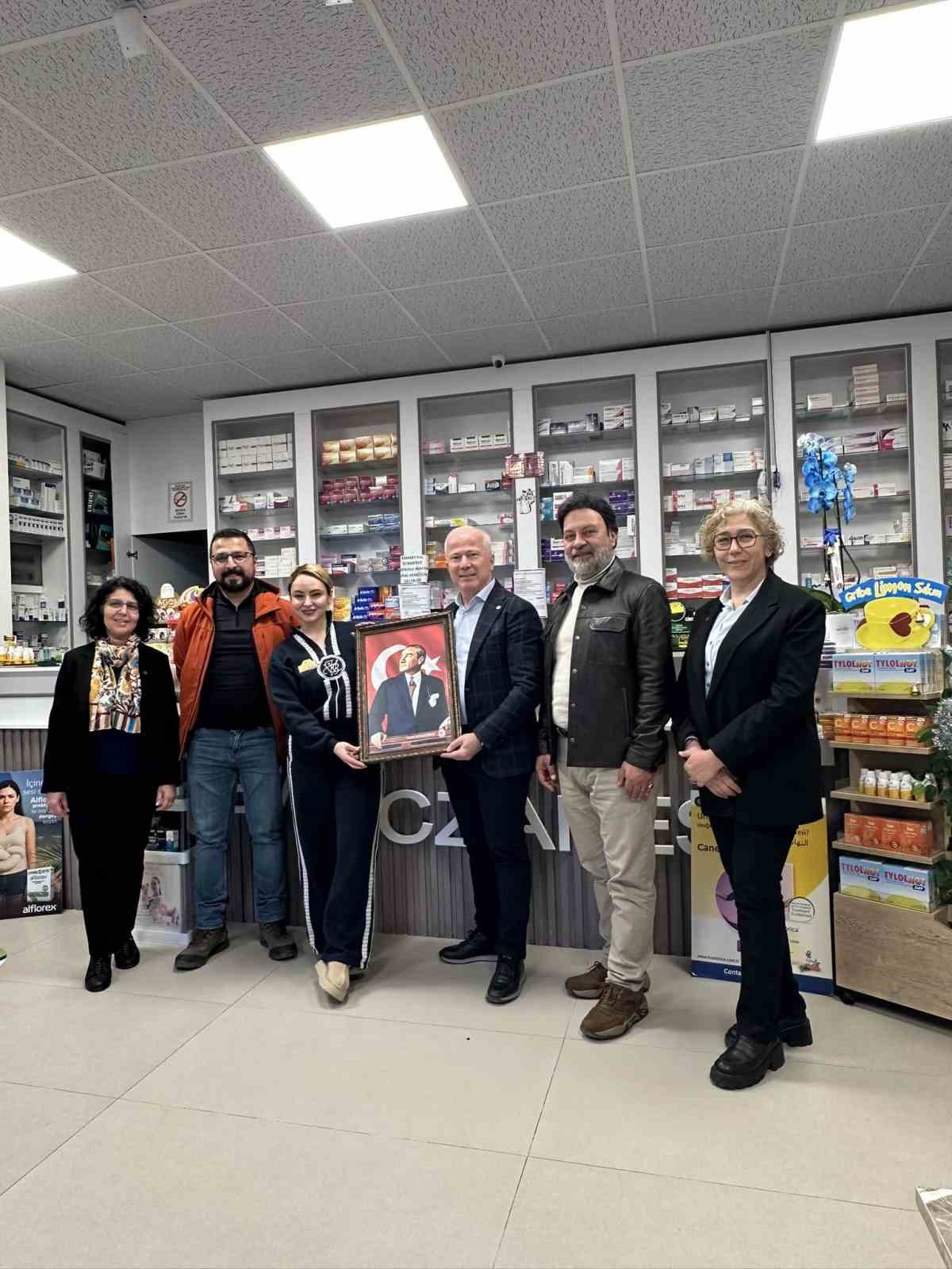 Kuşadası&rsquo;nda eczacılık g&uuml;ndemi masaya yatırıldı
