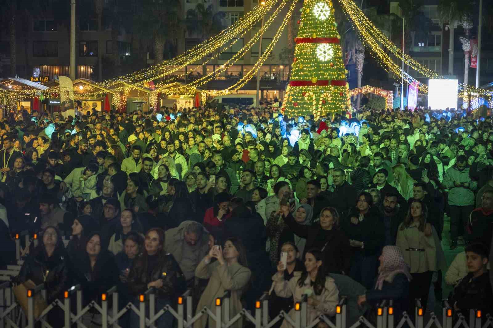 Mersin’de Yılbaşı Pazarı ışıl ışıl coşkuyla kapılarını açtı