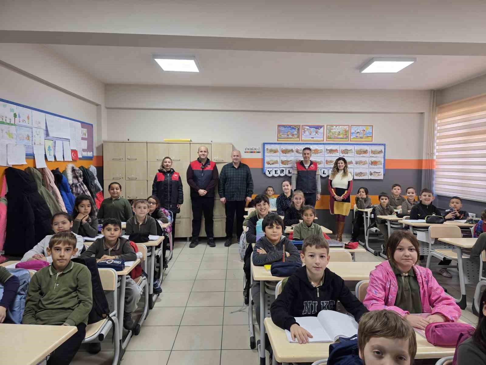 İlkokul öğrencilerine su verimliliği, balığın faydaları ve beslenme eğitimi