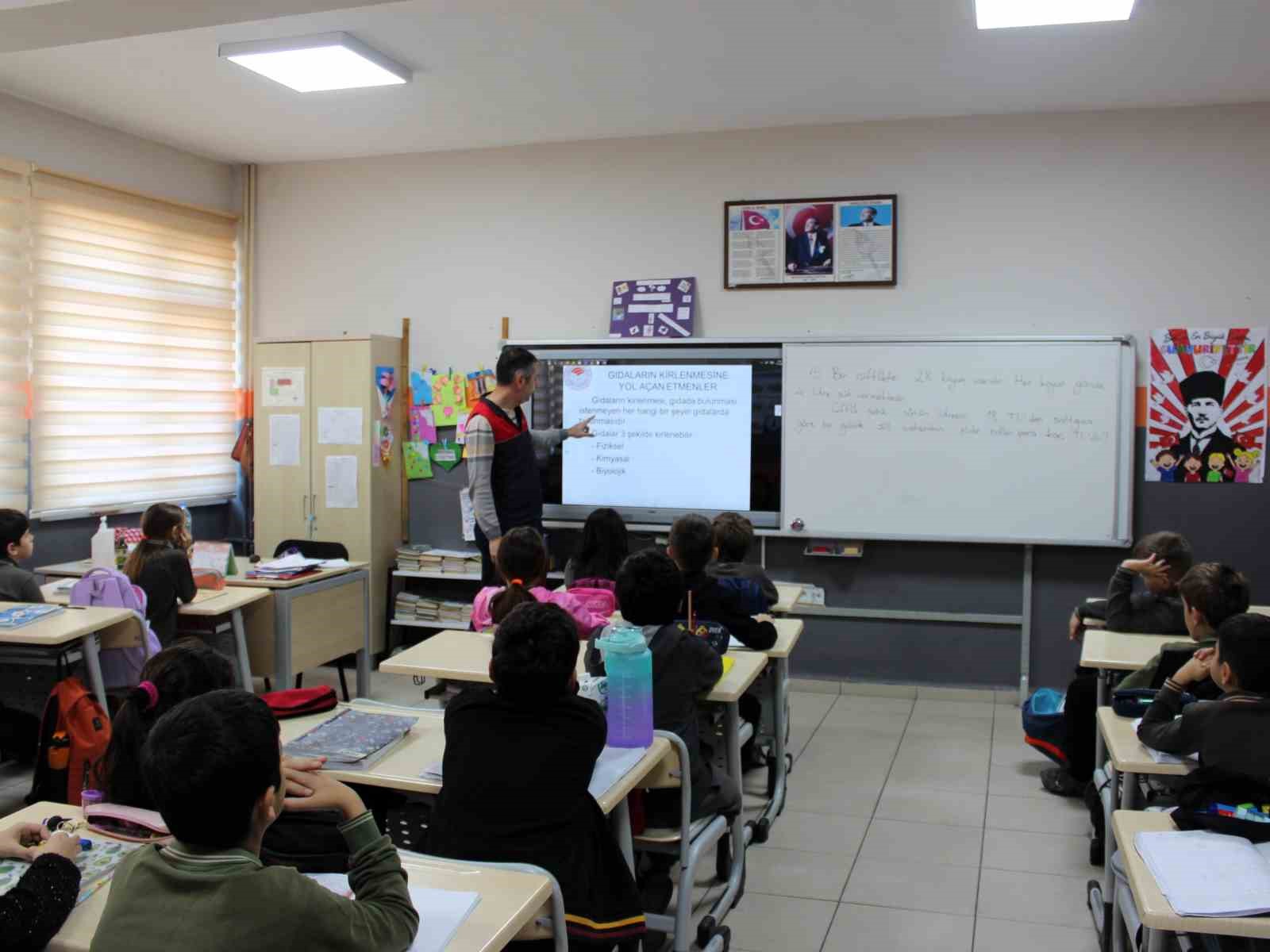 İlkokul öğrencilerine su verimliliği, balığın faydaları ve beslenme eğitimi