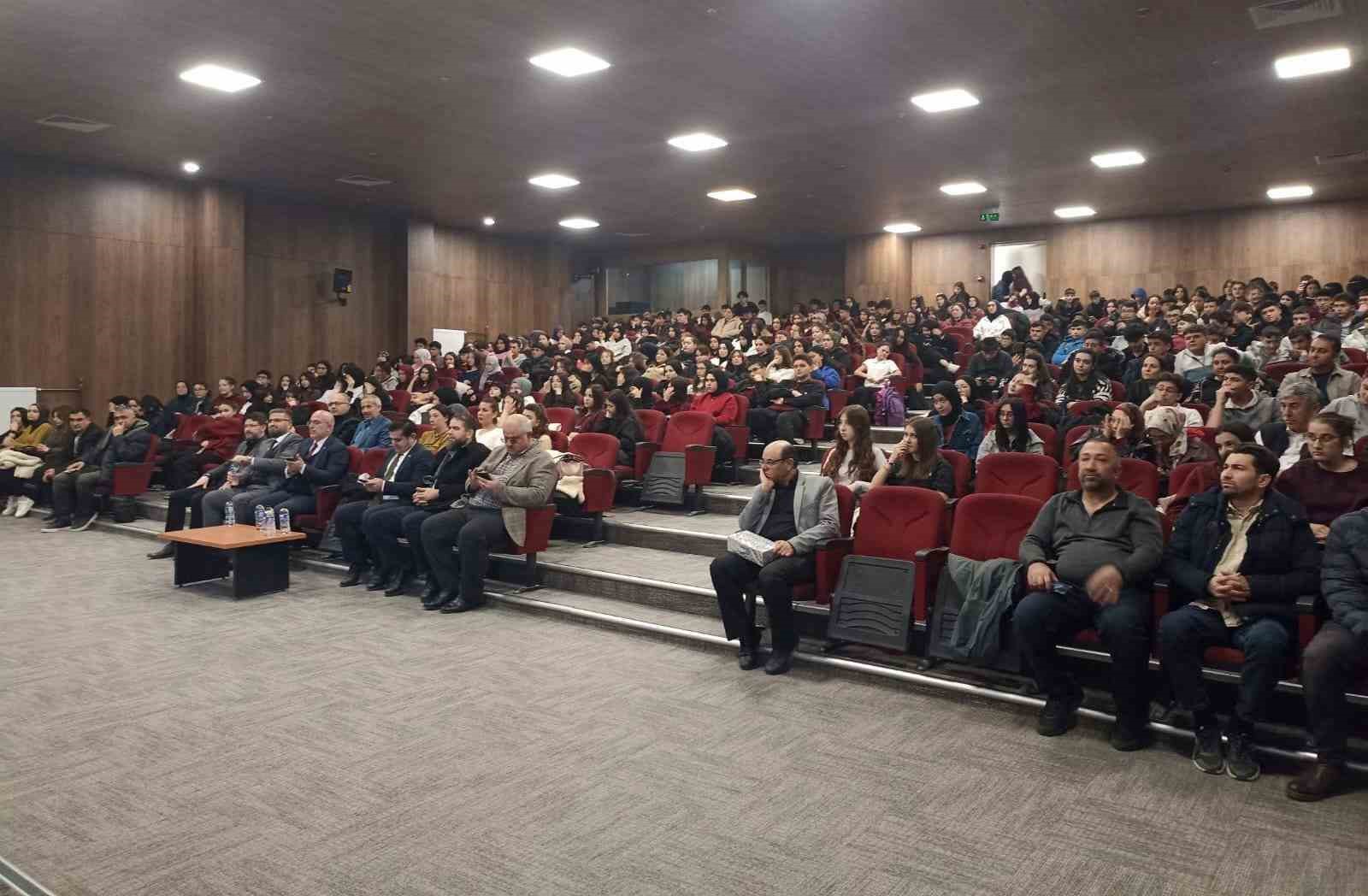 Emet&rsquo;te lise &ouml;ğrencilerine "Hz. Peygamber ve Şahsiyet İnşası" başlıklı konferans

