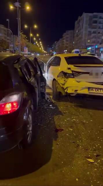 Diyarbakır'da ardışık trafik kazası: 3 kişi yaralandı (İHA)