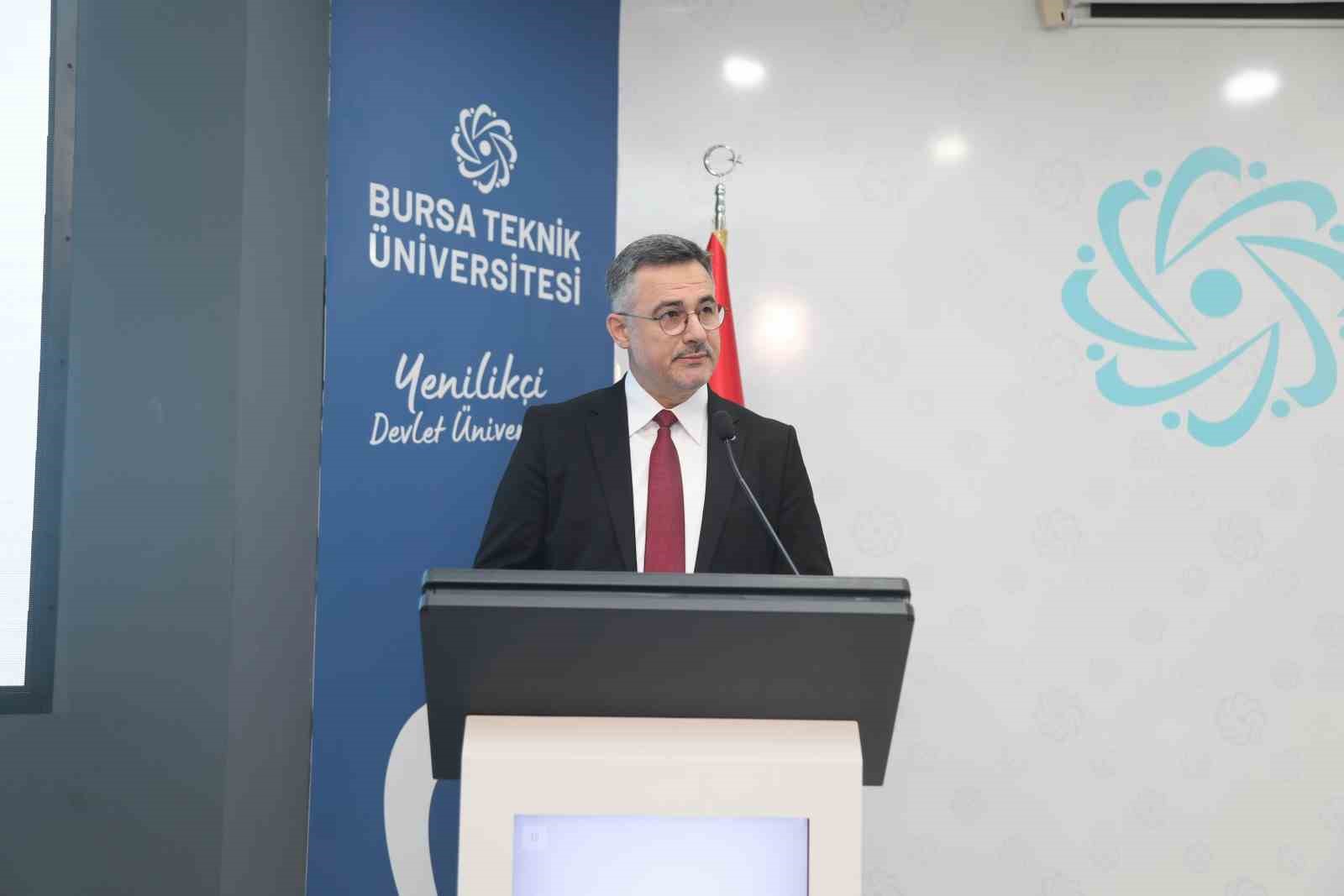 BTÜ’de yapay zekâ sempozyumu: "Gelişen yapay zekâ değil insan zekâsıdır"