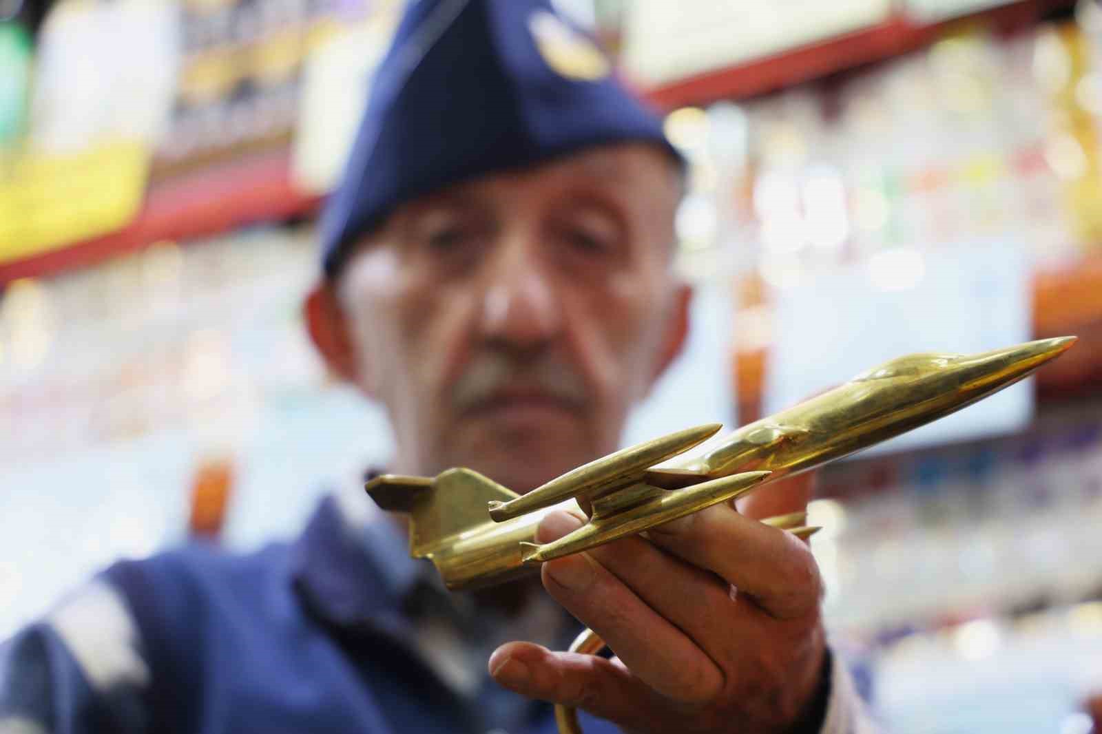 Çocukluk hayali pilotluktu, 60 yıldır 300’e yakın uçak maketi topladı