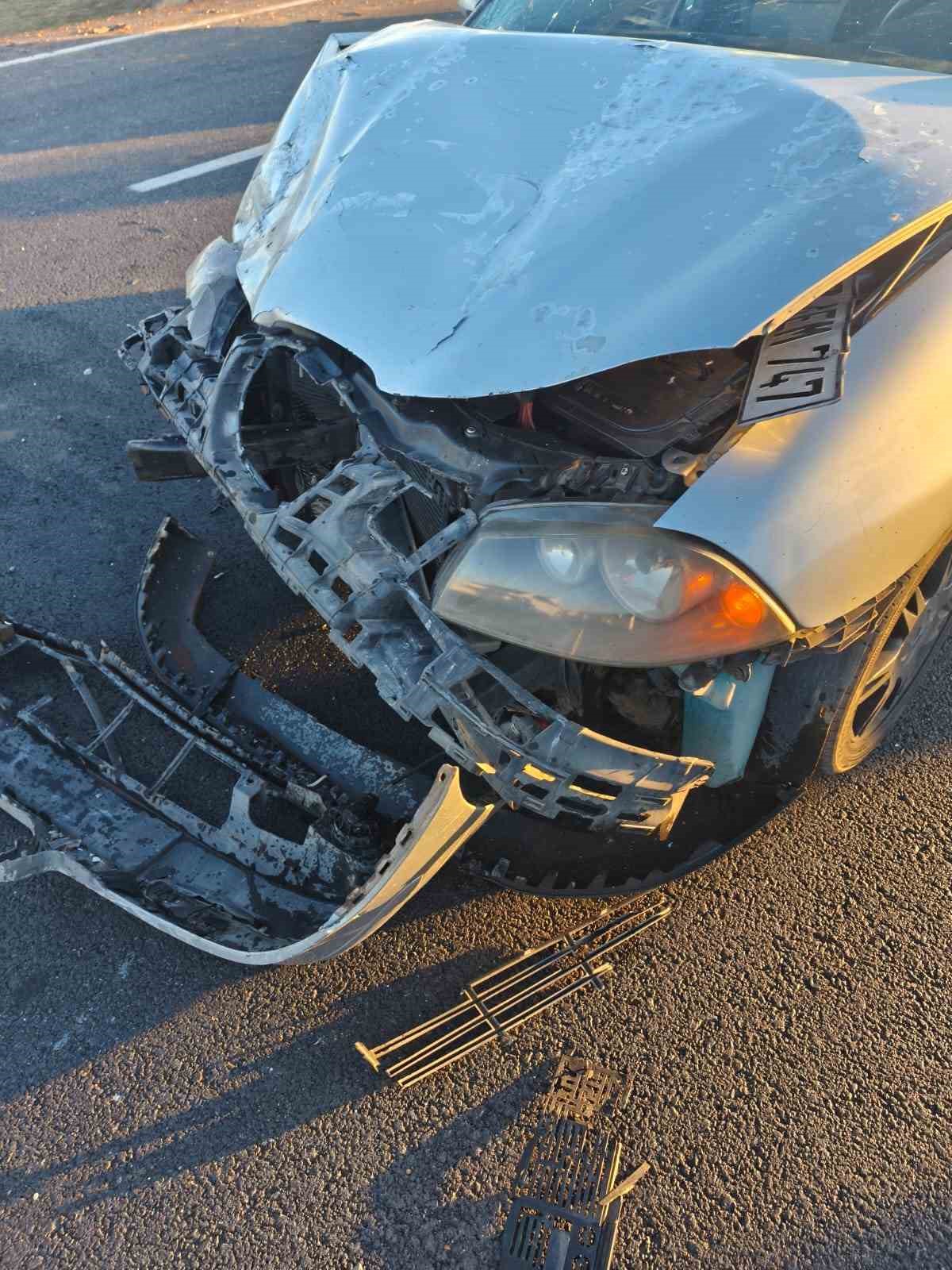 Otomobil ile kamyonet çarpıştı: 5 yaralı