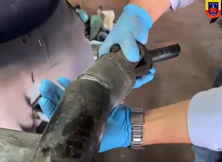 Antalya’da otomobilin şaftına gizlenmiş 17 kilogram metamfetamin ele geçirildi