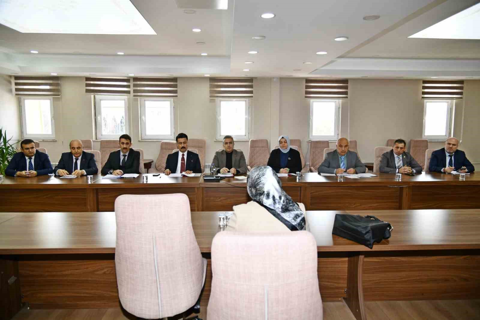 Vali Çiçek halk gününde vatandaşların sorunlarını dinledi