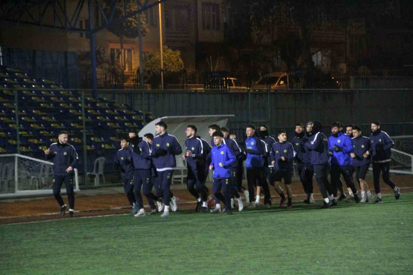 Söğütspor’da Teknik Direktör Savaş Akgün ilk antrenmanına çıktı