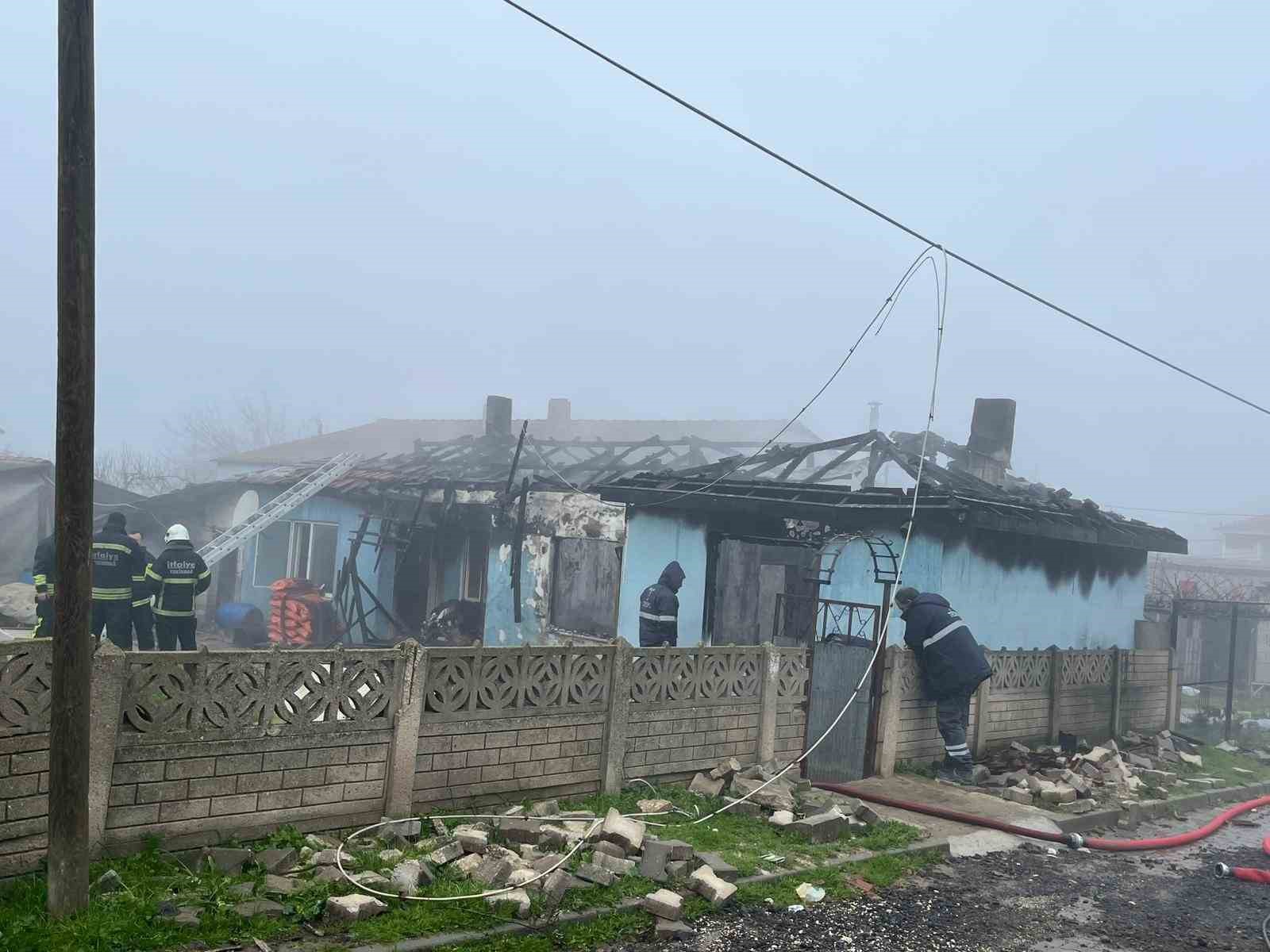 Muratlı’da ev yangını: 1 kişi dumandan etkilendi