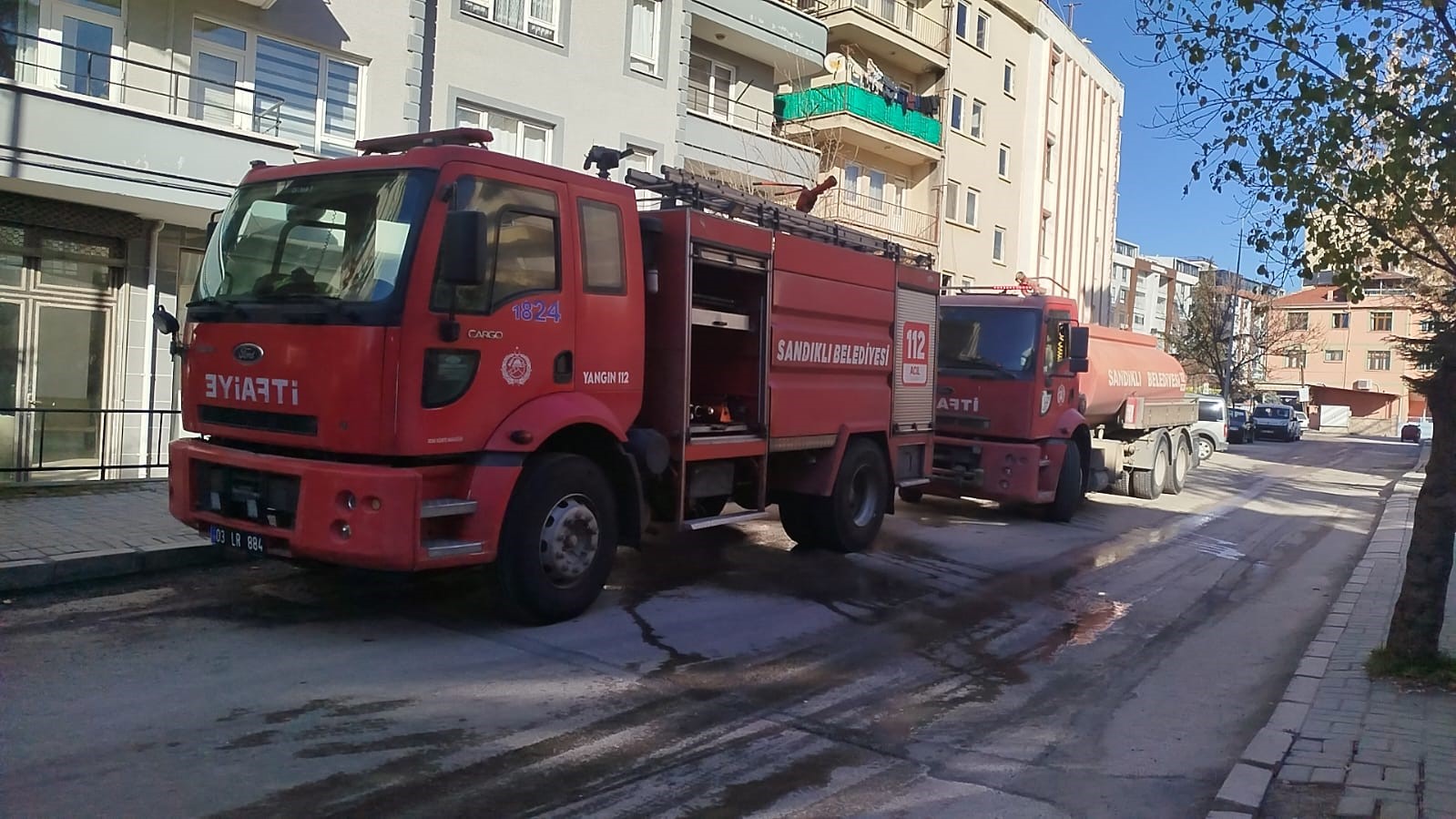 5 katlı binanın çatı katındaki yangın korkuttu