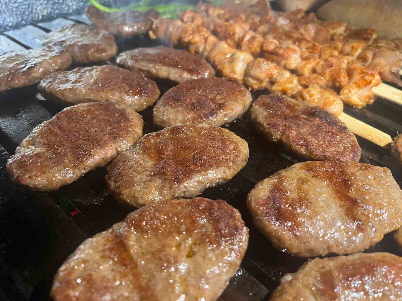 Hayrabolu’dan Avrupa sofralarına uzanan lezzet: 43 yıllık tescilli Çerkezmüsellim pabuç köftesi