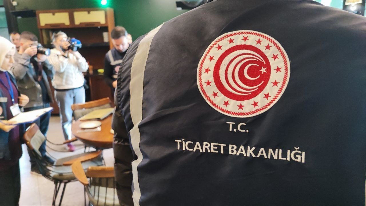 Adana’da etiket mevzuatı uygunluğu denetimleri sürüyor: "3 milyon 845 bin lira cezai işlem uygulandı"