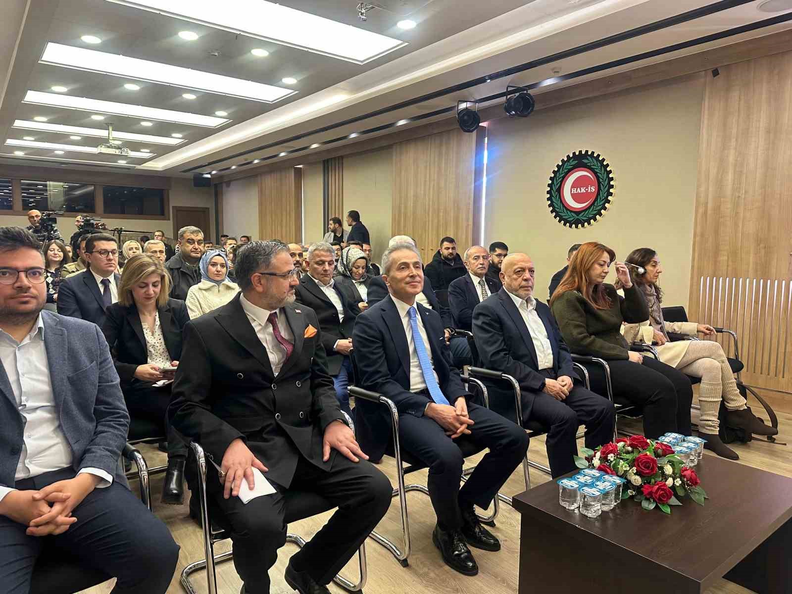 HAK-İŞ Başkanı Arslan: "Göçmenlerin haklarını bu ülkenin yurttaşlarının haklarıyla eşitleyene kadar mücadelemizi sürdüreceğiz"