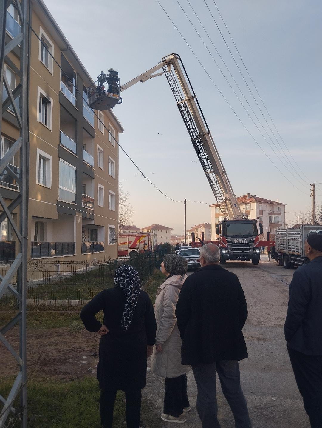 Ankara’da ev yangını paniğe neden oldu