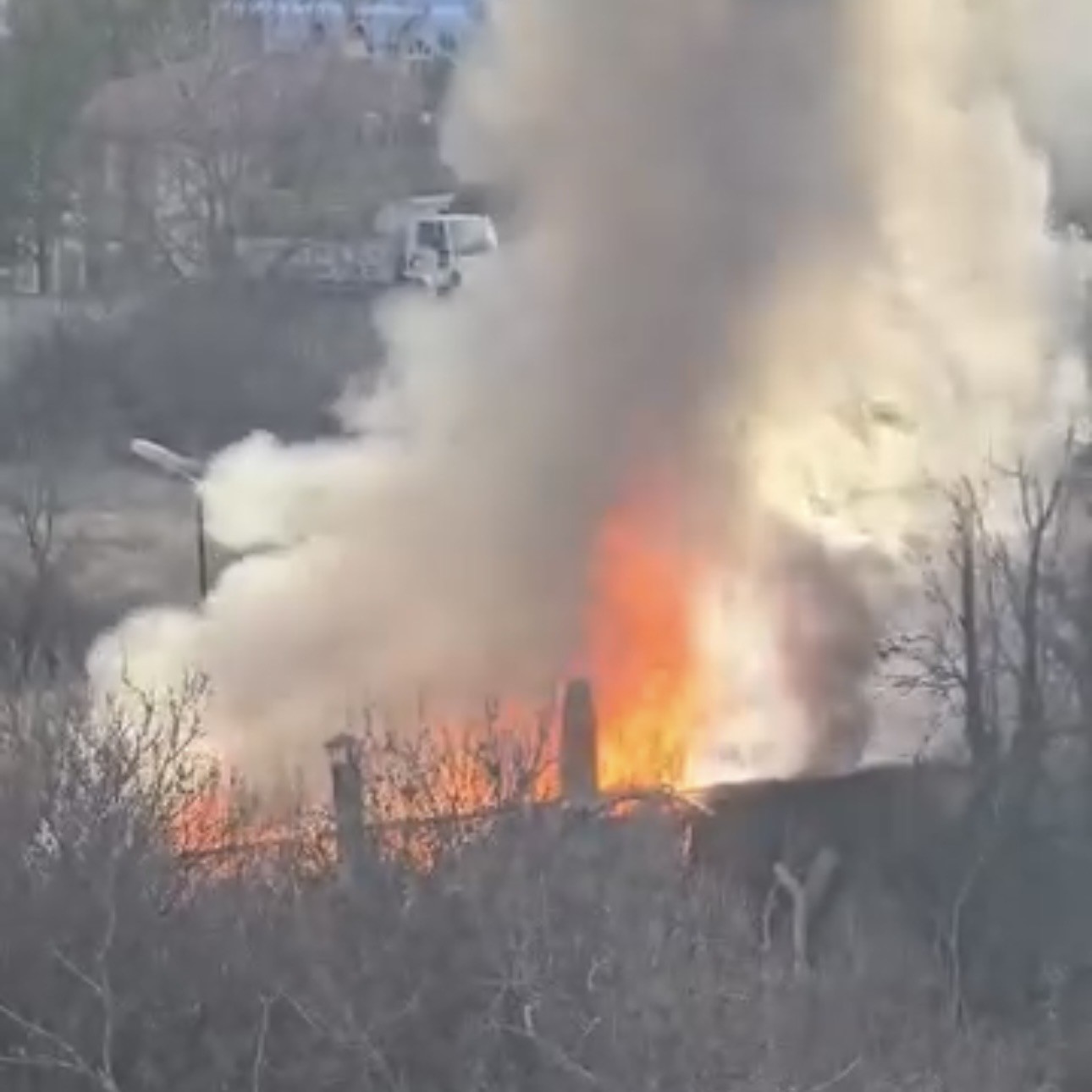 Alevlere teslim olan kulübe küle döndü